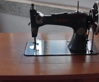 Máquina de coser Veritas