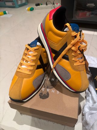 Zapatillas Munich Amarillas y Grises