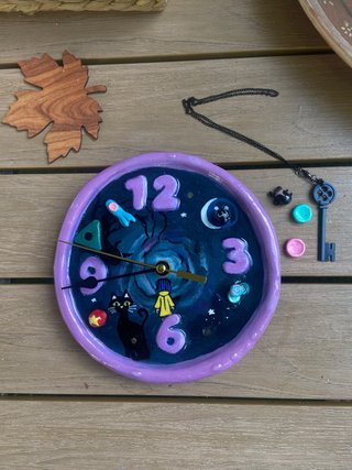 Reloj decorativo Coraline hecho a mano con imanes