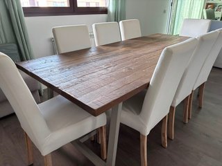 Mesa de comedor de madera