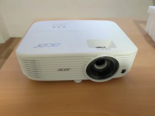 Proyector Acer con Mando, Funda y Atril