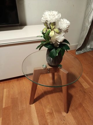 Mesita Auxiliar de Vidrio y Madera