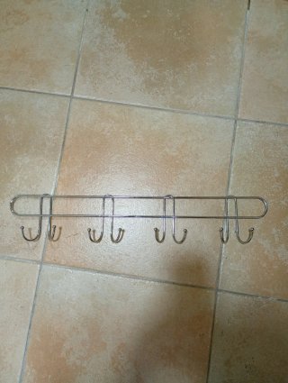 Perchero de pared metálico