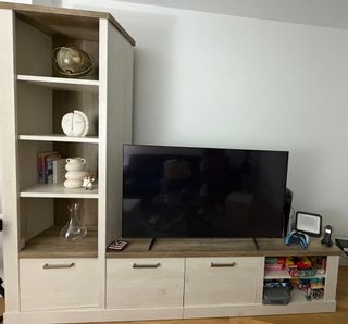 Mueble de salón con estantería