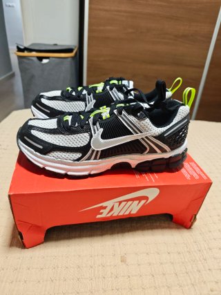 Nike Vomero 5