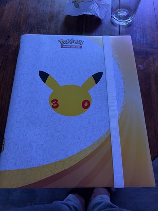 Álbum Pokémon 30 Aniversario.