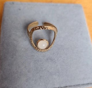 Anillo Órbita de Acero Inoxidable con Piedra Ópalo