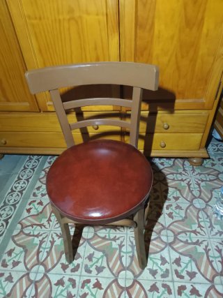 Conjunto de 4 sillas de madera