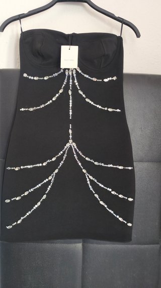 Vestido negro con pedrería