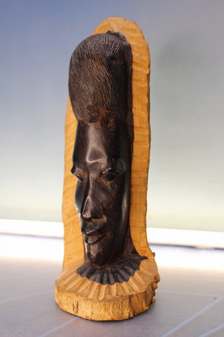 Escultura, talla en madera. Busto. África ¿Tanzania?