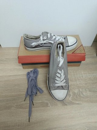 Zapatillas tipo Converse grises