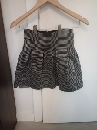 Falda de fiesta negra y plateada