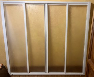 Mampara de baño de aluminio