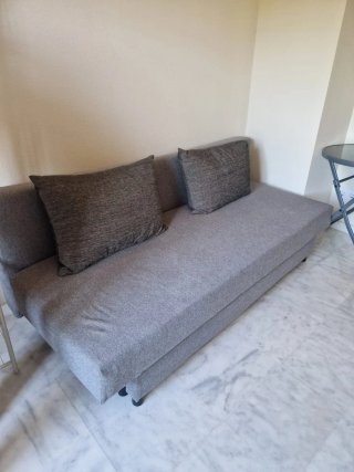 Sofá cama ikea muy buen estado.