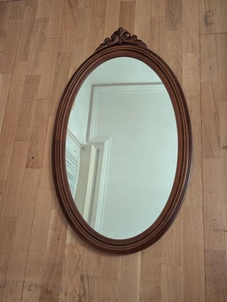 Specchio ovale con cornice in legno