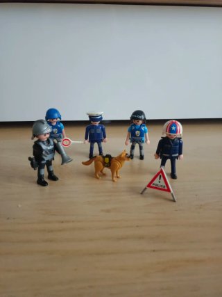 Set de 5 Figuras Playmobil Policía y Perro