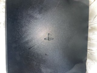 PS4 Slim con 2 controller e 4 giochi