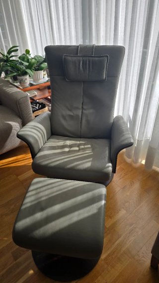 Butaca Reclinable Stordal de Piel y Madera