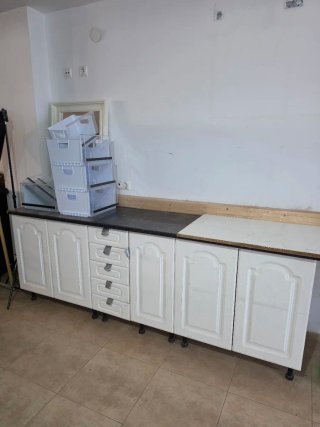 Regalo mueble de cocina bajo y encimera.