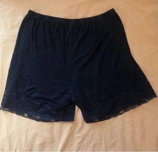Pantalones negros con encaje