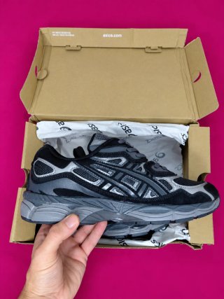 Zapatillas Asics Negras y Grises