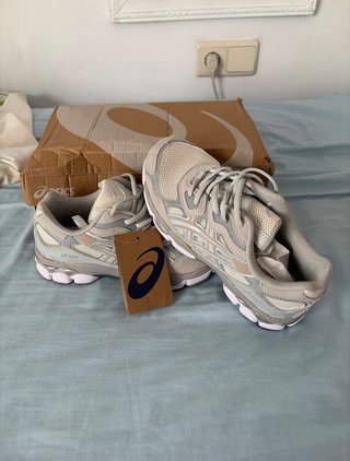 Zapatillas Asics Gel NYC Grises y Blancas
