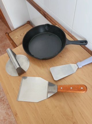 Lote de sartén y utensilios de cocina
