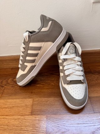 Zapatillas Adidas Gris y Beige