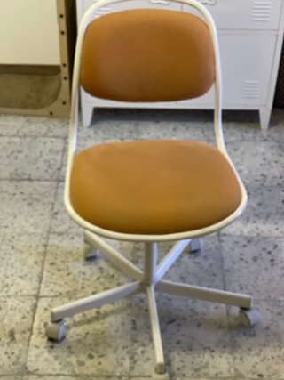 Silla de estudio con ruedas