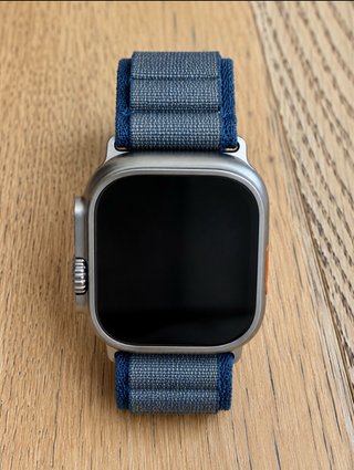 Apple Watch Ultra 1 con 2 correas