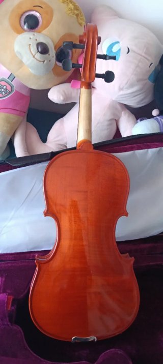 Violín de madera