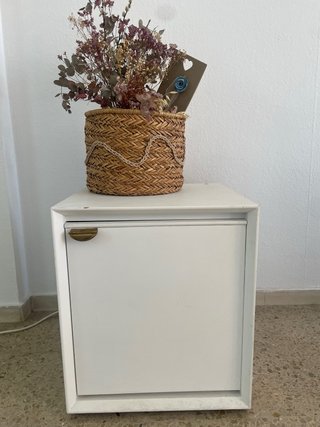 Mesita de salón blanca