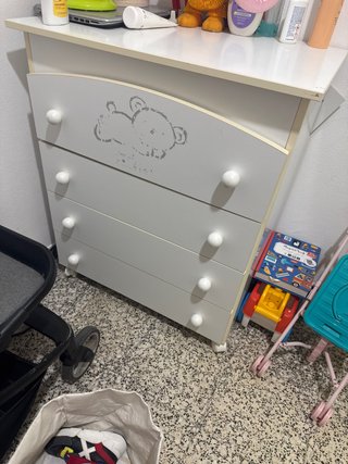 Cómoda infantil blanca