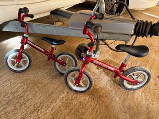 2 Bicicletas de equilibrio Chicco Red Bullet