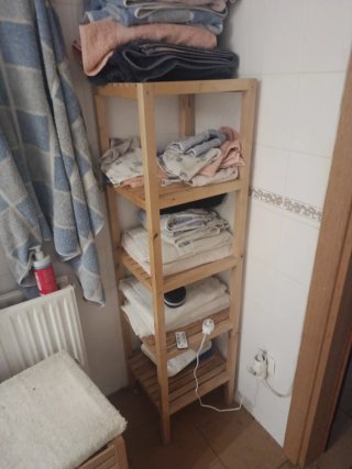 Estantería de baño de madera