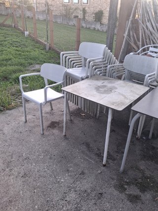Conjunto de mesas y sillas de terraza