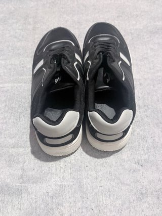Sneakers Sportive Nere e Bianche