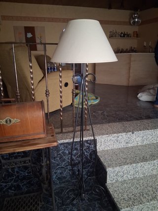 Lámpara de Pie de Forja Antigua