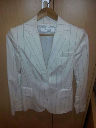 Traje pantalon chaqueta Zara con raya diplomática de segunda mano por 10  EUR en Manresa en WALLAPOP